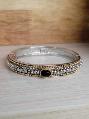 Vintage Windsor Collection Two Tone Black Stone Hinged Bangle Bracelet Clamper